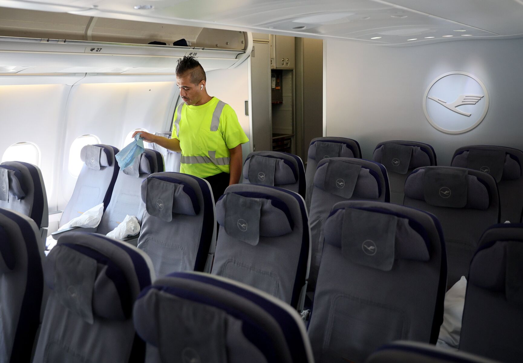 Lufthansa flights at St. Louis Lambert International Airport